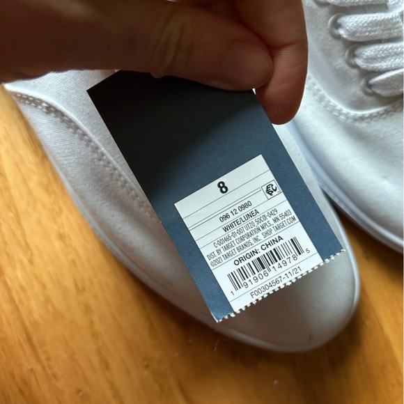 LAST CHANCE - Target Universal Thread canvas sneakers in all white - Picture 5 of 11